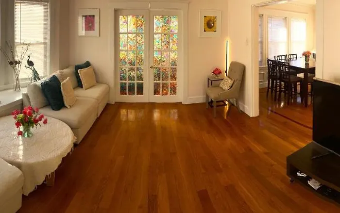Near Train Station Gorgeous 3-Bedroom Apartment With Patios
