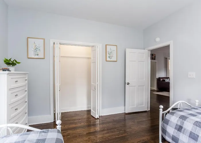 2 Bedroom Apartment Near Bristol Center