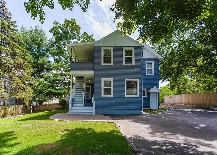 2 Bedroom Apartment Near Bristol Center