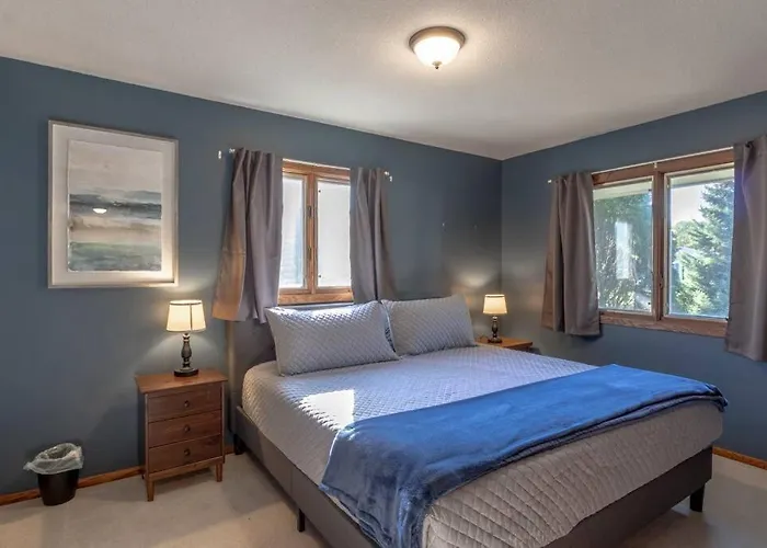 Family Home W/ 2 King, 2 Queen Beds + Game Room