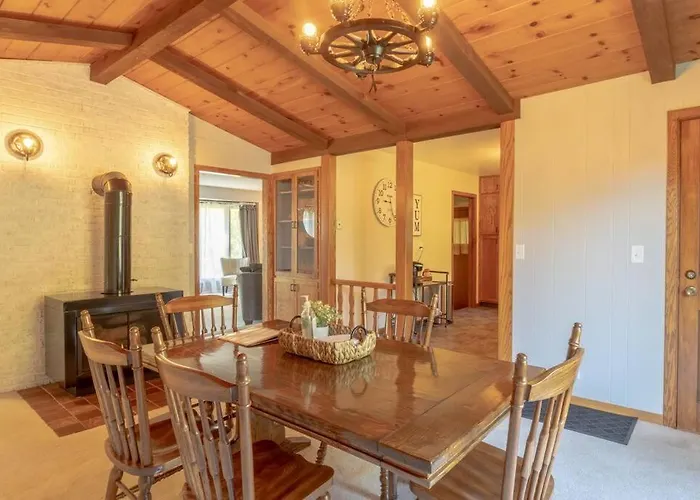 Family Home W/ 2 King, 2 Queen Beds + Game Room