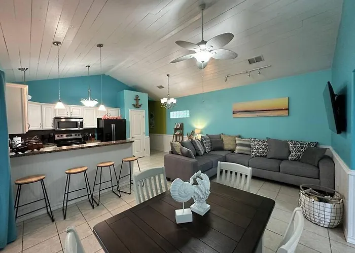 Barefoot Bungalow - Pet Friendly- 2 Bdrm Townhome