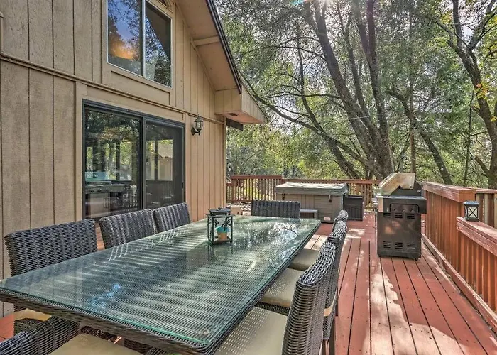 Peaceful Oak Haven Cabin Near Yosemite