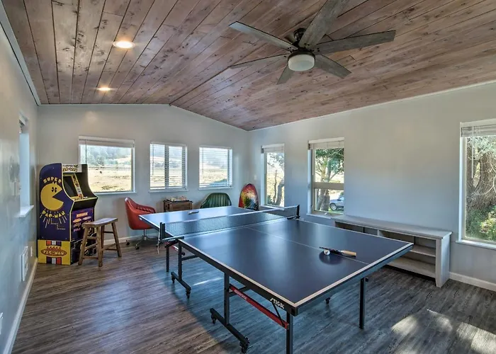 Gold Beach Home W/ Hot Tub, 1/4 Mi To Beach!