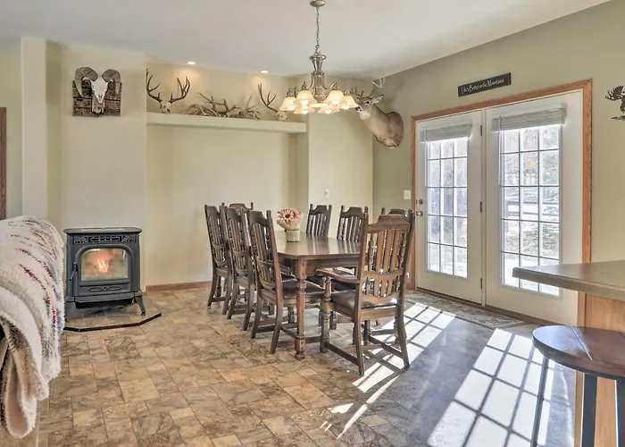 Charming Cody Vacation Home W/ Mtn Views!