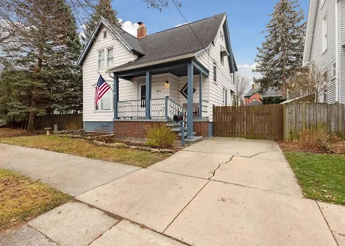 Historic + Pet-Friendly Gem