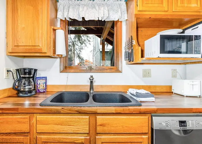 Two-Bedroom Plus Loft Chalet W Mountain Views