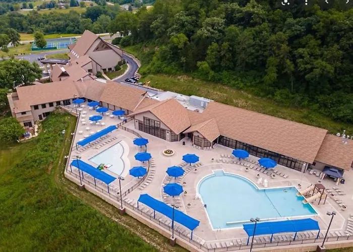 Gorgeous Cabin 3Bdrm/3Bth, Hot Tub, Fireplace, Kid/Pet Friendly