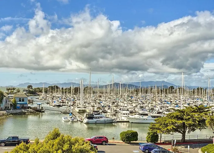 San Francisco Area Studio W/ Bay Views!