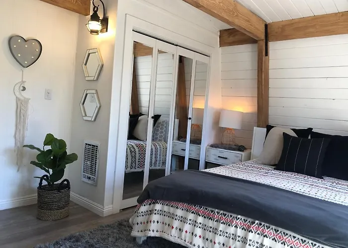 Maison Solange-Red Barn Farmhouse Style- Moonridge