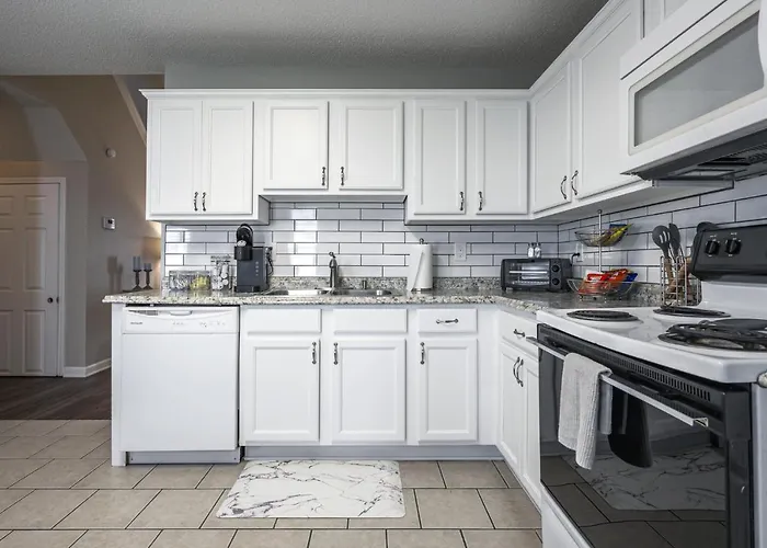 Quiet 4Br Split-Level Near Lakepoint & Hospital
