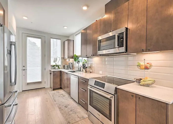 Stylish Townhome In Ballard