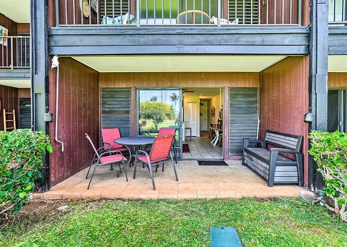 Kaunakakai Escape: Heated Pool & Beach Access