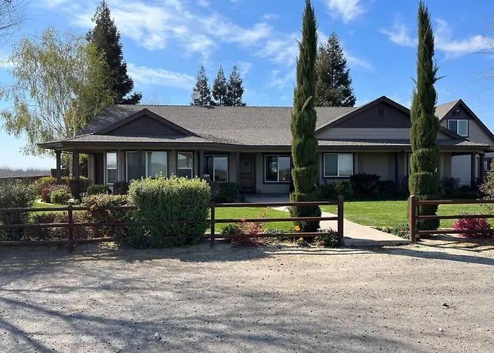 Adorable 1 Bedroom With Pool, And Horse Arena