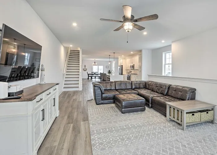 New Townhome < Half Mi To Beach!