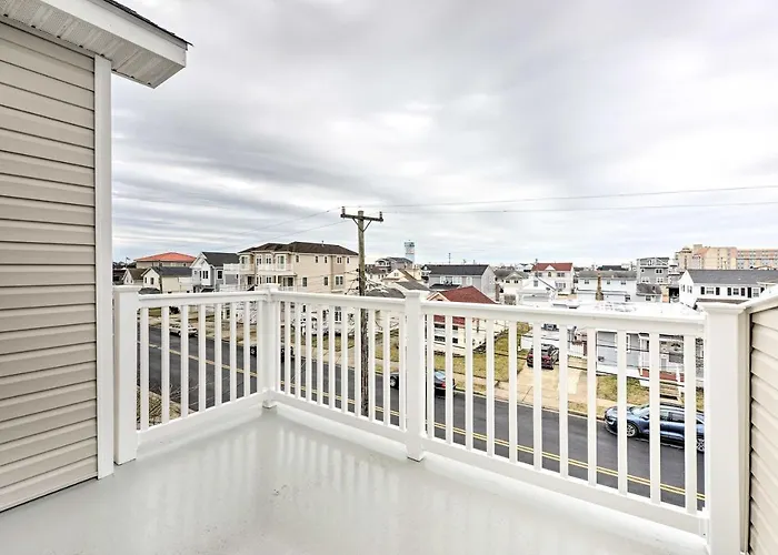 New Townhome < Half Mi To Beach!