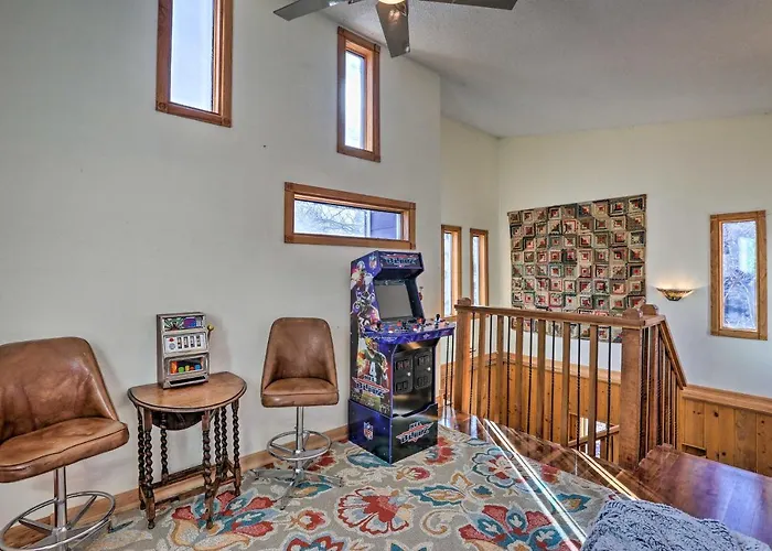 5 Mi To Dtwn Denver: Peaceful Lakewood Home!