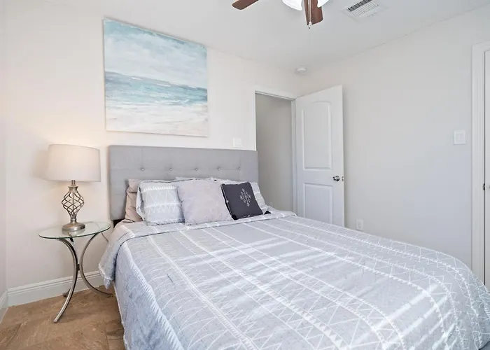 Pristine & Exquisitely Designed Apt 7 Min From Tx Med Center