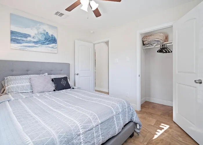 Pristine & Exquisitely Designed Apt 7 Min From Tx Med Center
