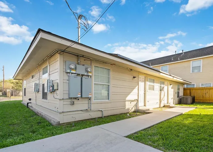 Pristine & Exquisitely Designed Apt 7 Min From Tx Med Center