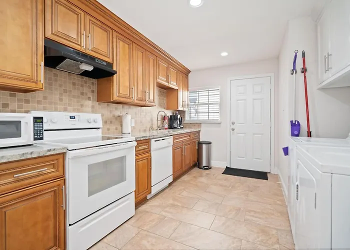 Pristine & Exquisitely Designed Apt 7 Min From Tx Med Center