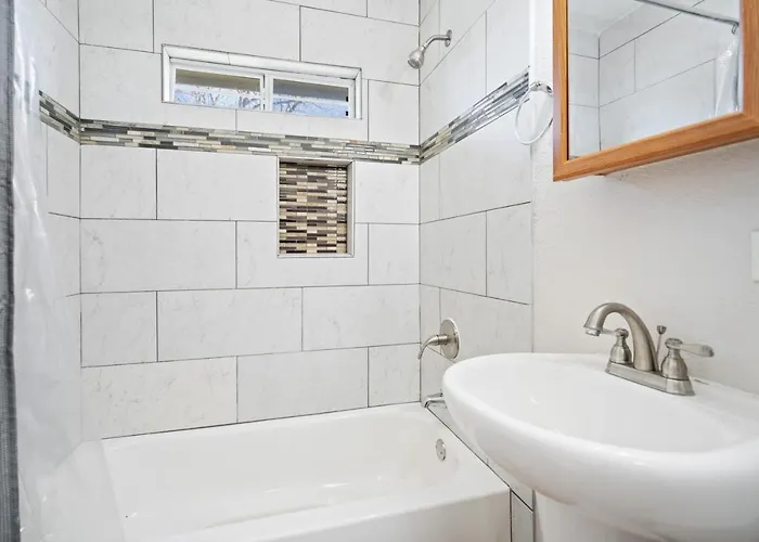 Pristine & Exquisitely Designed Apt 7 Min From Tx Med Center
