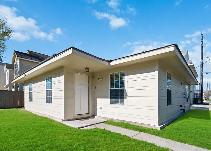 Pristine & Exquisitely Designed Apt 7 Min From Tx Med Center