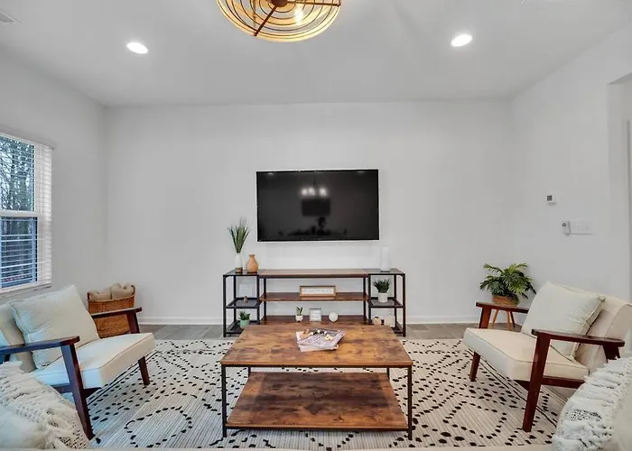 Gorgeous New Townhome/Charlotte!