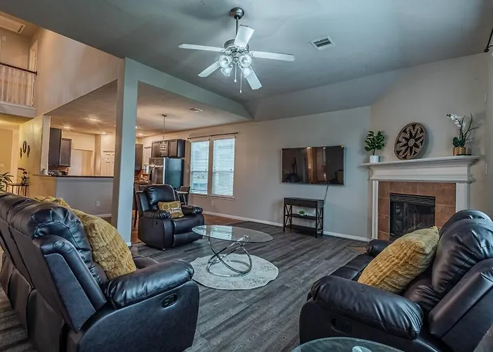 New Beautiful 4/Br Vacation Home