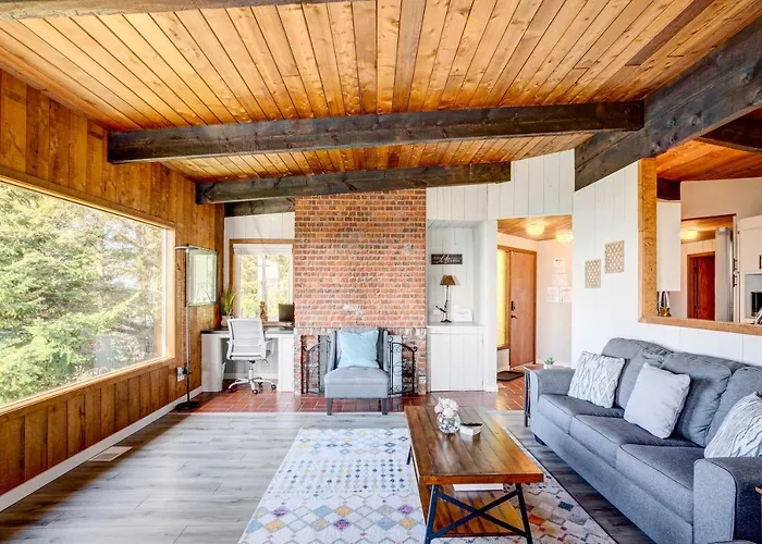 'Ocean Vista' Gold Beach Getaway!
