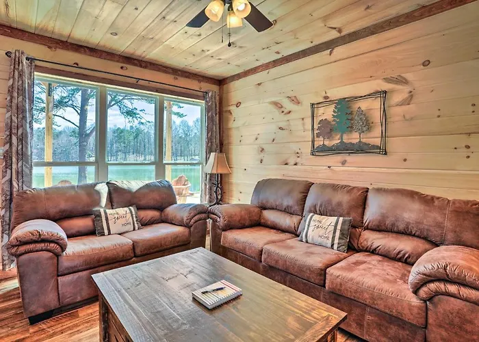 10 Mi To Drive-In: Lakefront Trenton Cabin!