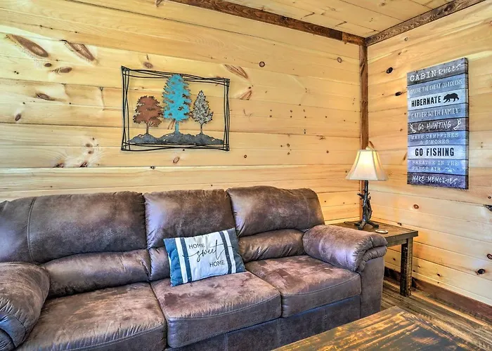 10 Mi To Drive-In: Lakefront Trenton Cabin!