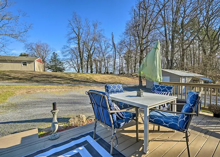 Berkeley Springs Vacation Home W/ Fire Pit!