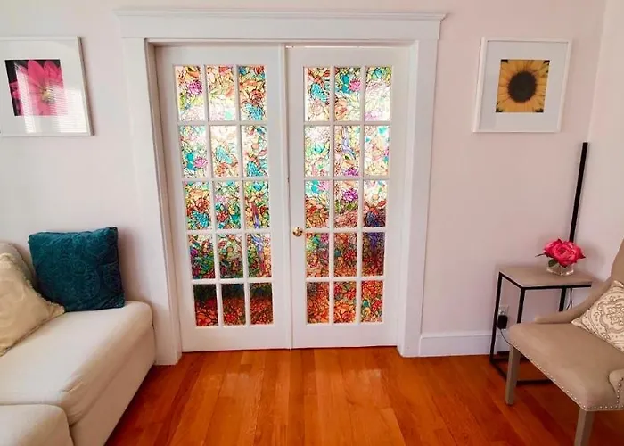 Near Train Station Gorgeous 3-Bedroom Apartment With Patios