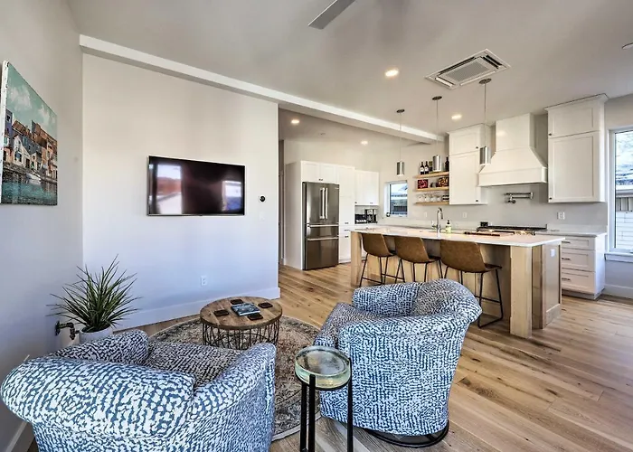 Spacious Portland Home: Walk Downtown!