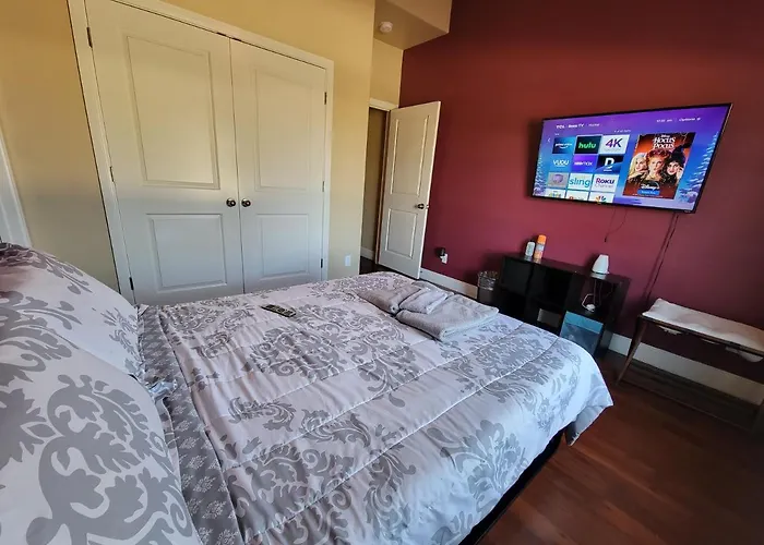 4 Bedroom Smart Luxe Condo, Gated Community, Pool View, Mins To Costco & Top Golf