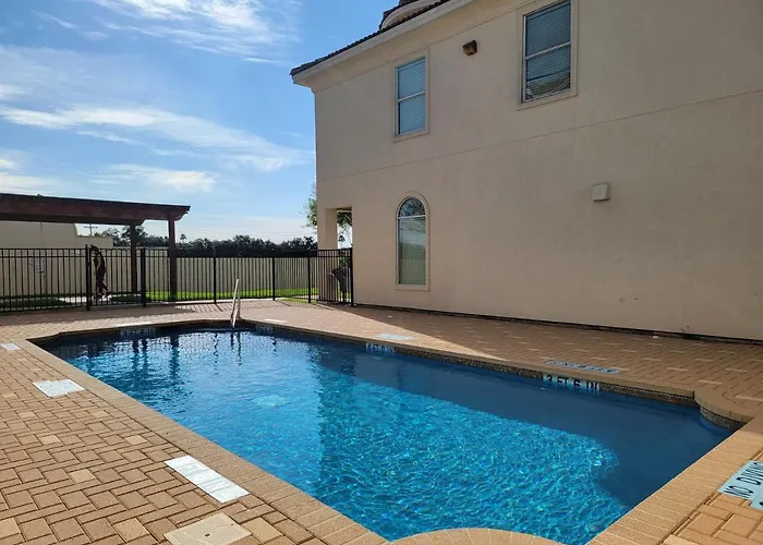 4 Bedroom Smart Luxe Condo, Gated Community, Pool View, Mins To Costco & Top Golf