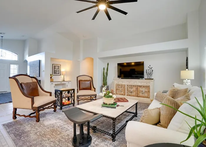Pool, Fenced Yard: El Mirage 'Sunshine House'