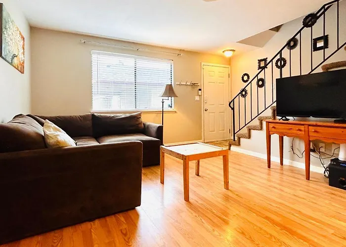 Luxe On Penn: Family-Friendly Urban Retreat with Toddler Amenities