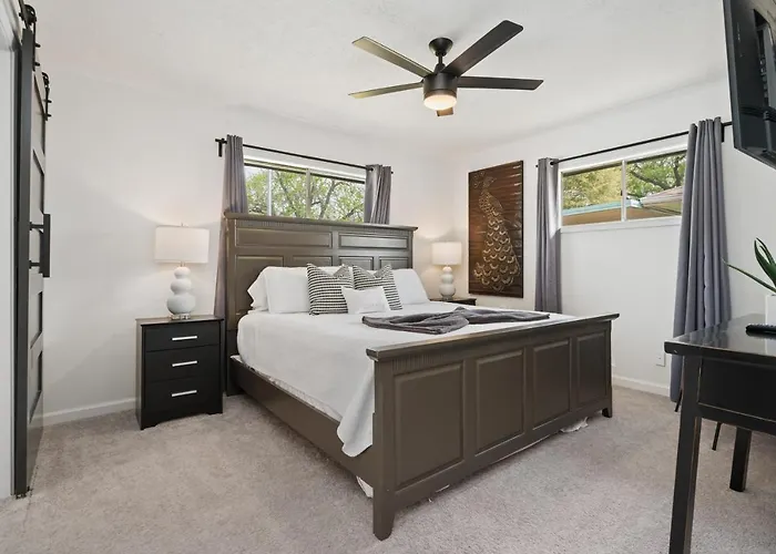 The Gated Modern Home Near Nrg And Medical Center