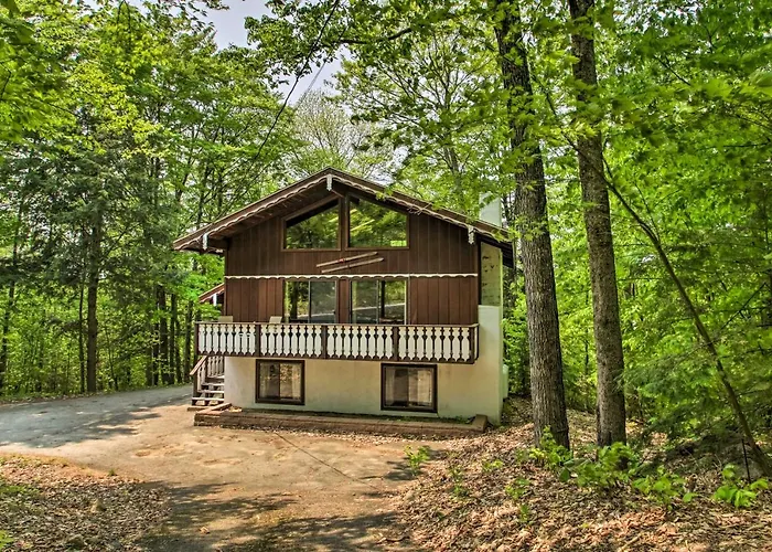 Swiss-Style Chalet W/ Fireplace - Near Story Land!
