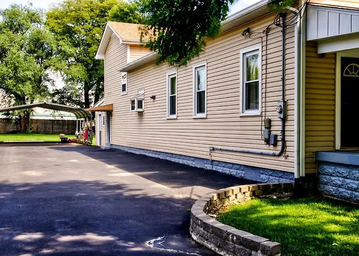 Large Louisville Home Near Expo Center, Airport, Uofl & Churchill Downs