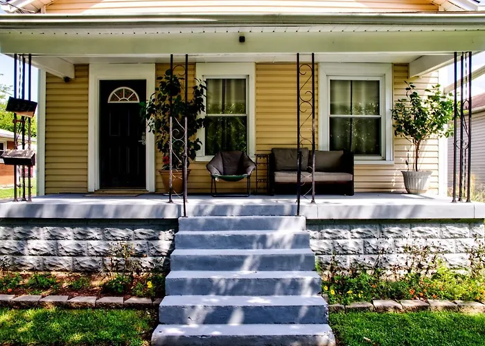 Large Louisville Home Near Expo Center, Airport, Uofl & Churchill Downs