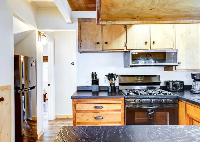 Hike, Fish & Explore: California Cabin W/ Deck!