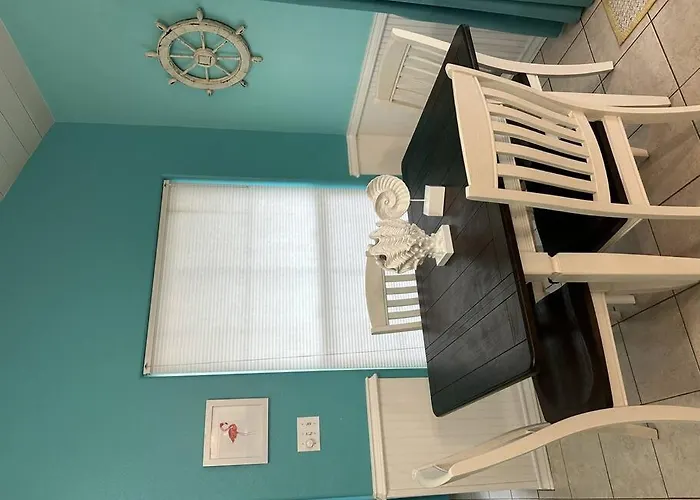 Barefoot Bungalow - Pet Friendly- 2 Bdrm Townhome