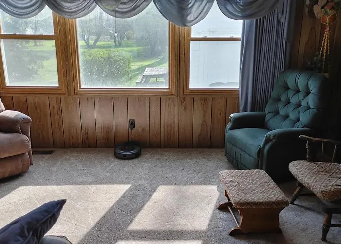 Downtown Canandaigua Getaway: 4-Bedroom Home Near Attractions