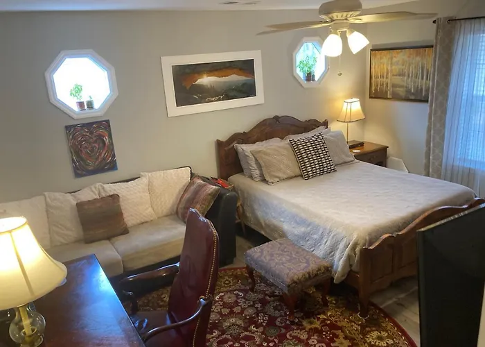Secluded 3 Bed 2 Bath Condo In Athens Close To Five-Points