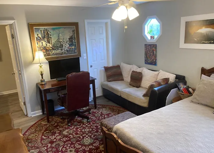 Secluded 3 Bed 2 Bath Condo In Athens Close To Five-Points