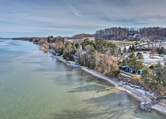 Quiet Cozy Lake House, Suttons Bay, Wood-Burner Fp