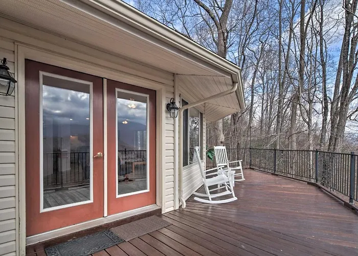 Apt W/ Wraparound Deck & Epic Views In Burnsville!